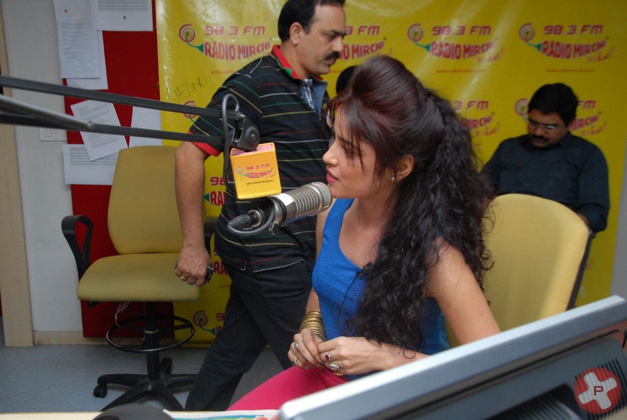 Back Bench Student Movie Team @ Radio Mirchi Pictures | Picture 404809