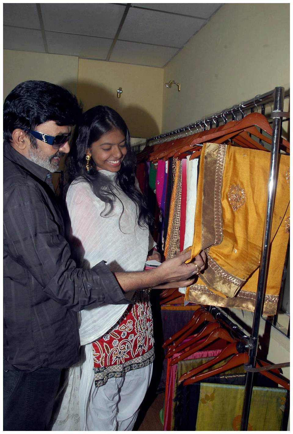 Jeevitha Rajsekhar launches ishaanvi fashion lounge photos | Picture 456602