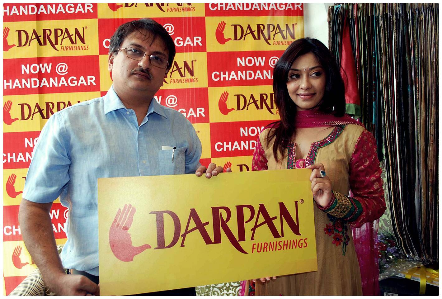 Payal Ghosh and Darpan Unveils Logo for the upcoming hi end Furnishing Showroom Photos | Picture 466115