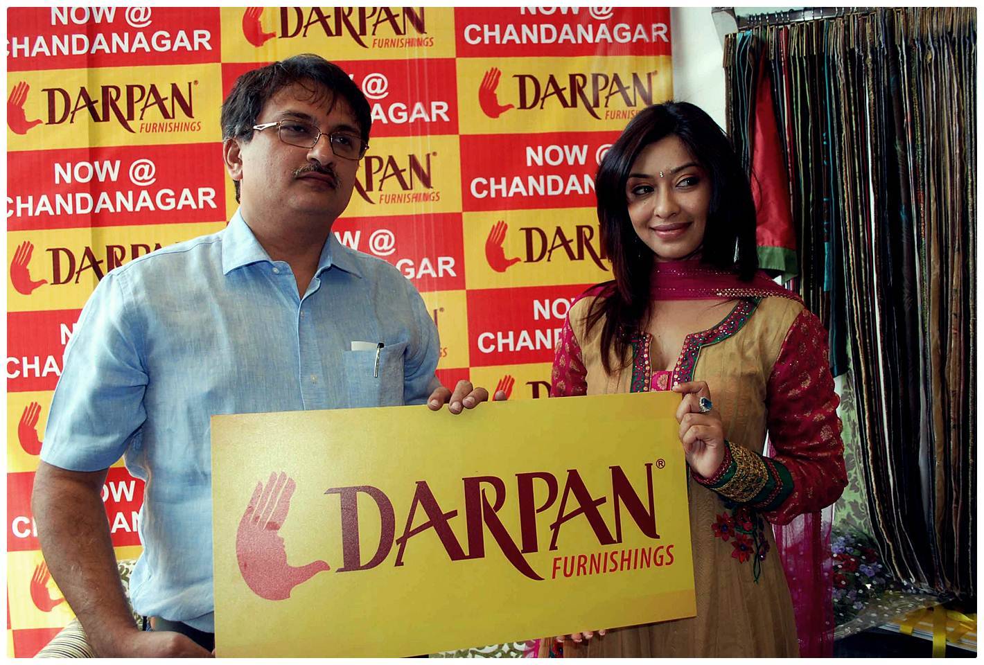 Payal Ghosh and Darpan Unveils Logo for the upcoming hi end Furnishing Showroom Photos | Picture 466121