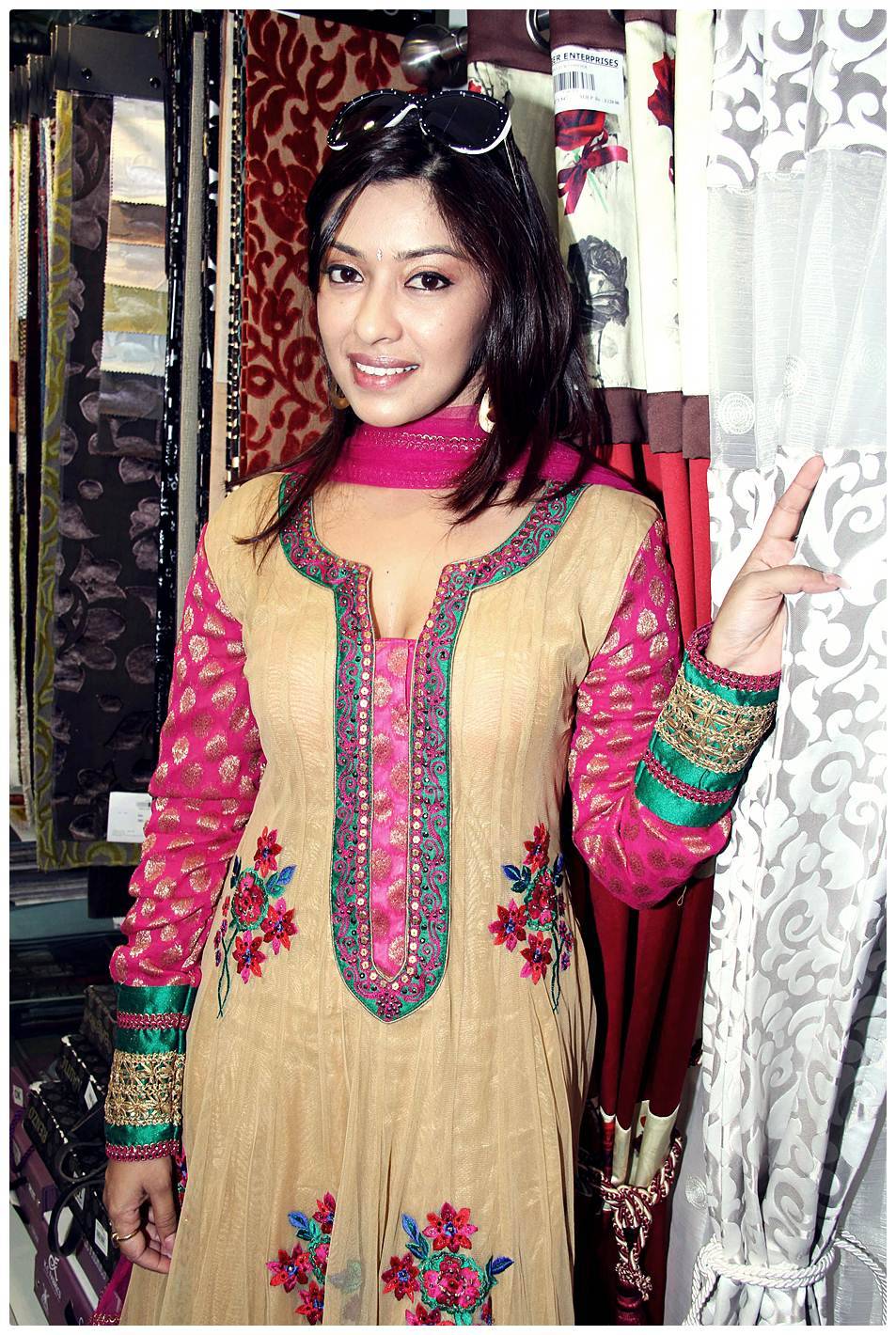 Payal Ghosh - Payal Ghosh and Darpan Unveils Logo for the upcoming hi end Furnishing Showroom Photos | Picture 466126
