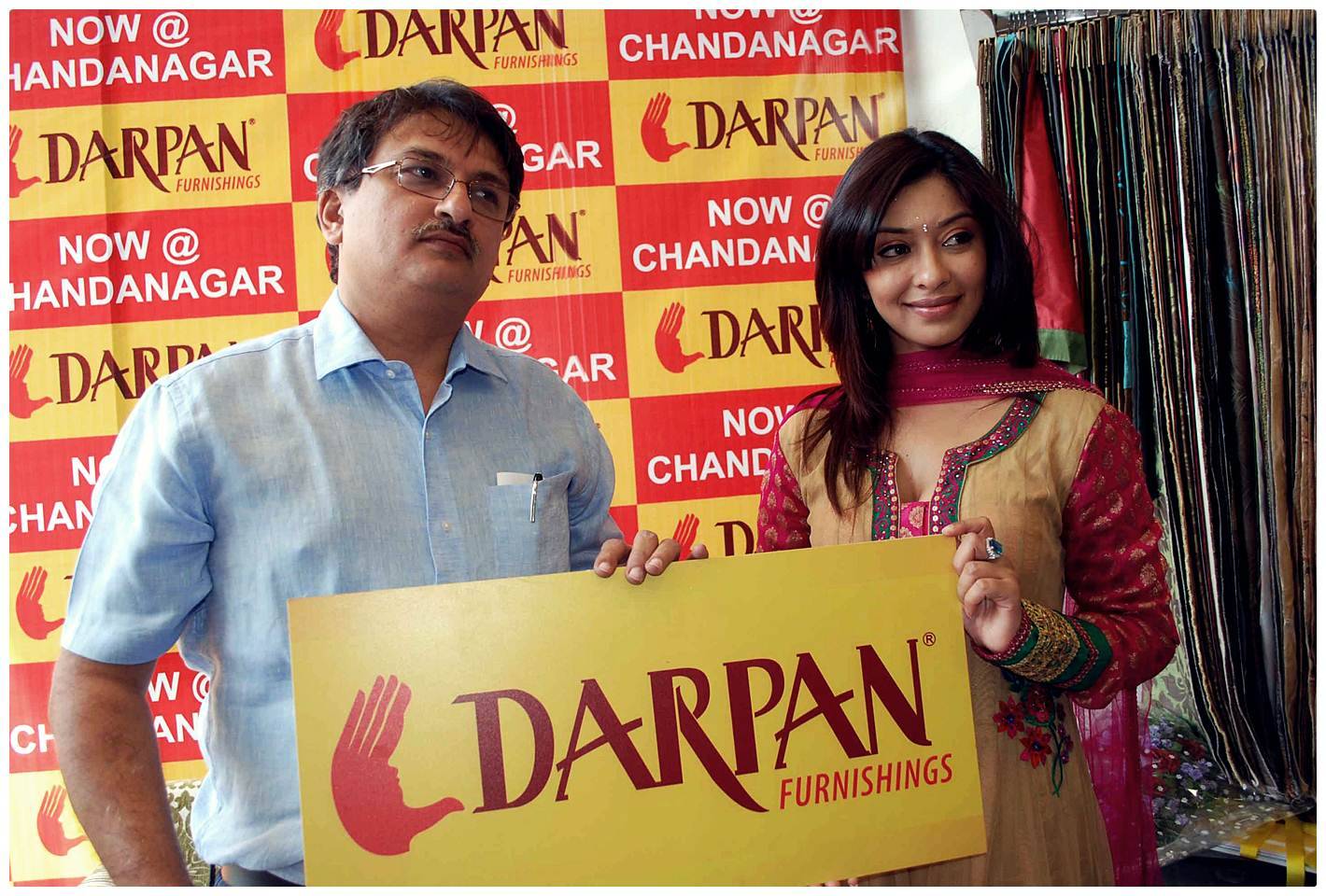 Payal Ghosh and Darpan Unveils Logo for the upcoming hi end Furnishing Showroom Photos | Picture 466138