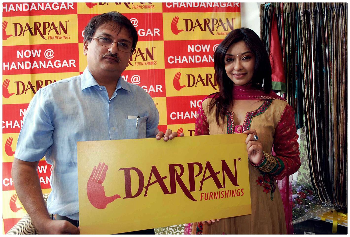Payal Ghosh and Darpan Unveils Logo for the upcoming hi end Furnishing Showroom Photos | Picture 466141