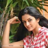 Vimala Raman in Jeans New Hot Photos | Picture 559296