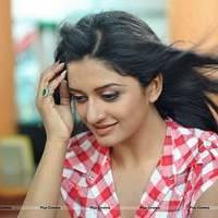Vimala Raman in Jeans New Hot Photos | Picture 559305