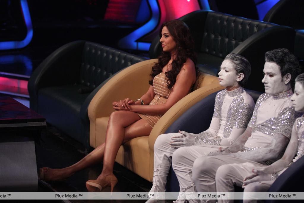 Bipasha on the sets of DID Little Masters to Promote Raaz 3 Stills | Picture 264026