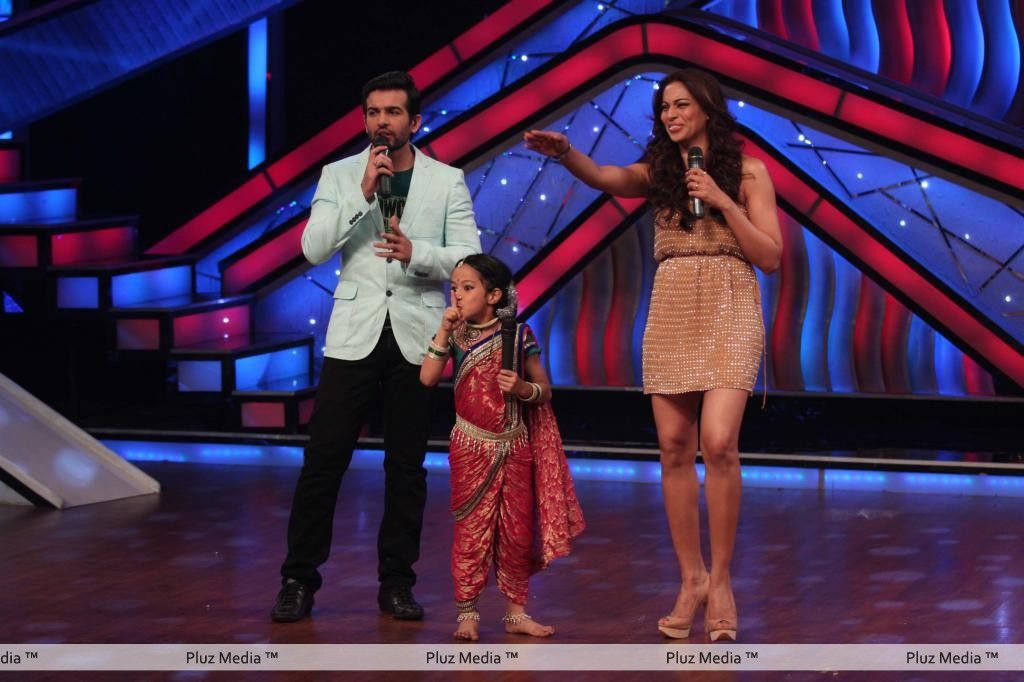 Bipasha on the sets of DID Little Masters to Promote Raaz 3 Stills | Picture 264031
