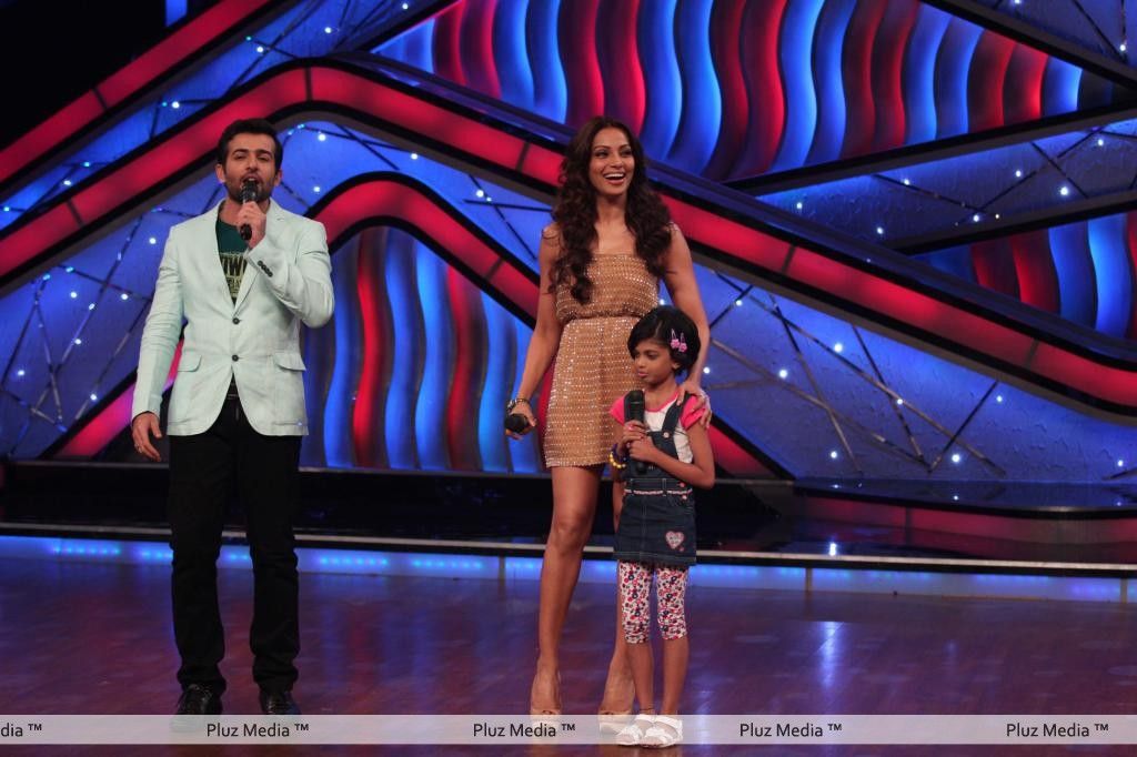 Bipasha on the sets of DID Little Masters to Promote Raaz 3 Stills | Picture 264032