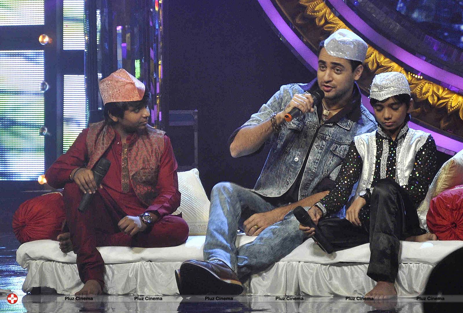 Promotion of film Once Upon A Time in Mumbai Doobara on the sets of Indian Idol Junior Photos | Picture 529149