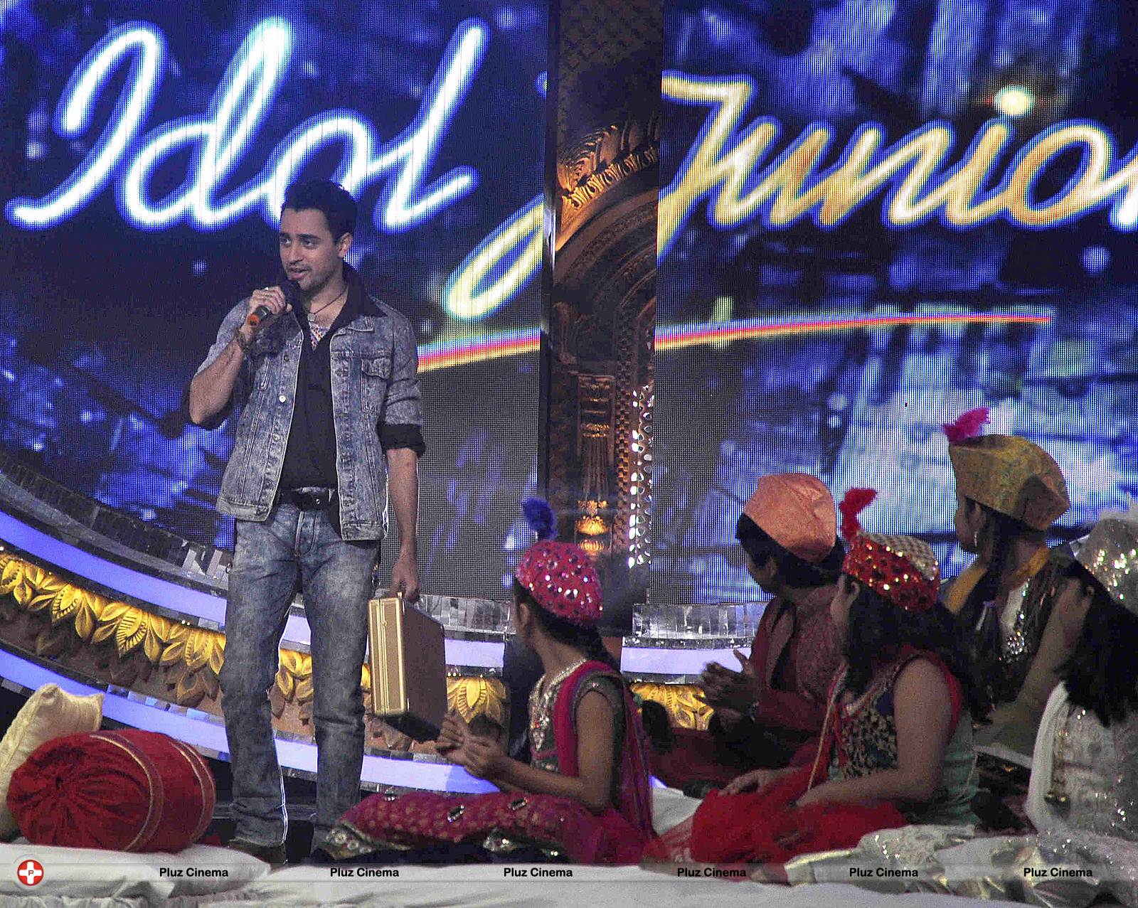 Promotion of film Once Upon A Time in Mumbai Doobara on the sets of Indian Idol Junior Photos | Picture 529152
