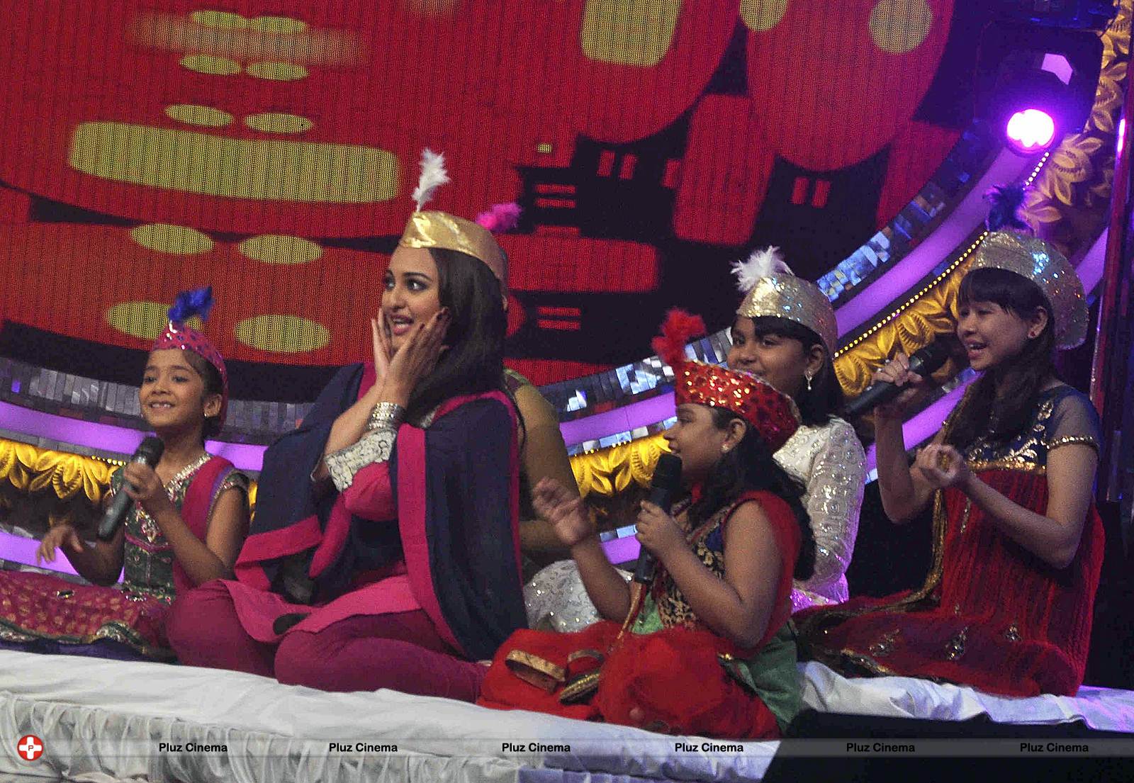 Promotion of film Once Upon A Time in Mumbai Doobara on the sets of Indian Idol Junior Photos | Picture 529165