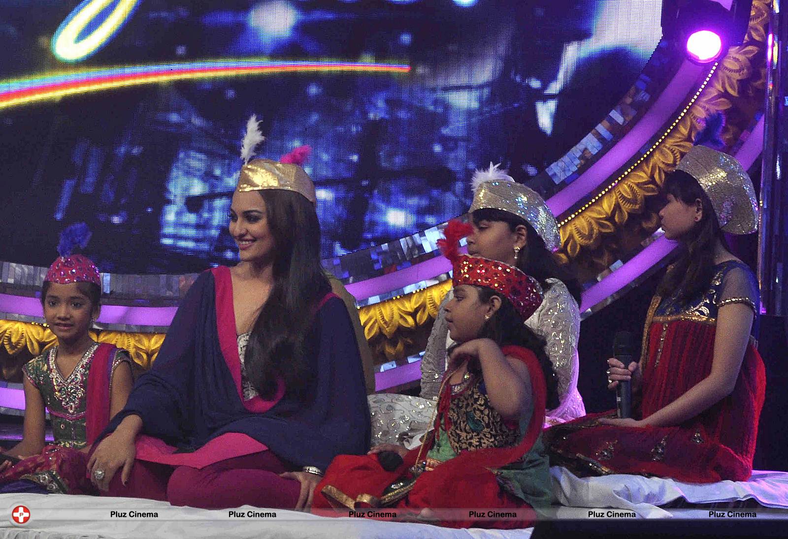 Promotion of film Once Upon A Time in Mumbai Doobara on the sets of Indian Idol Junior Photos | Picture 529166