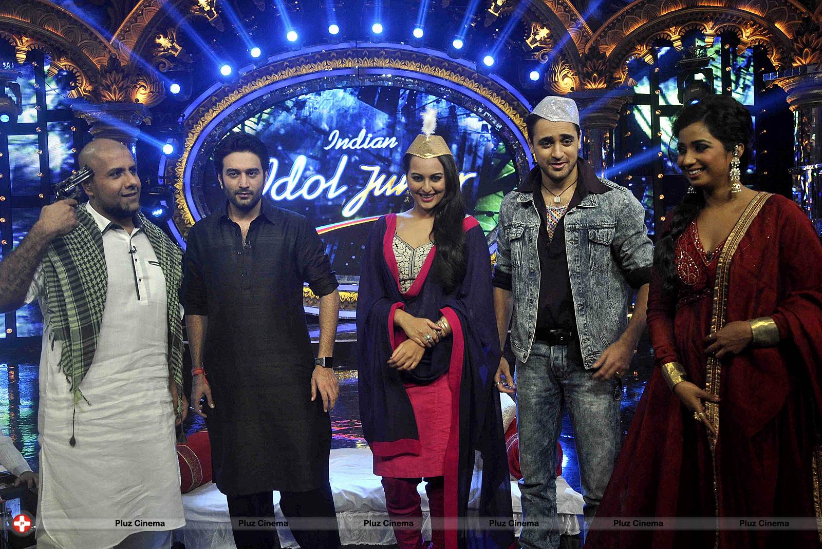Promotion of film Once Upon A Time in Mumbai Doobara on the sets of Indian Idol Junior Photos | Picture 529168