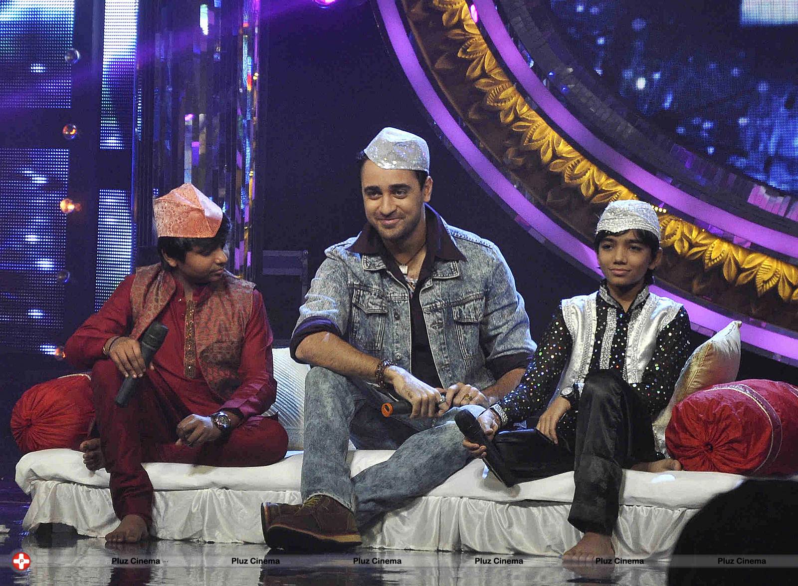 Promotion of film Once Upon A Time in Mumbai Doobara on the sets of Indian Idol Junior Photos | Picture 529169