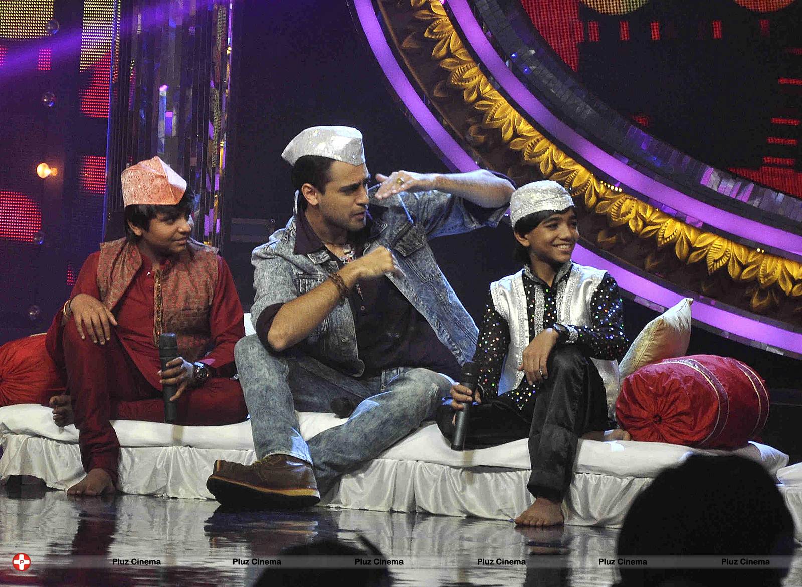 Promotion of film Once Upon A Time in Mumbai Doobara on the sets of Indian Idol Junior Photos | Picture 529172