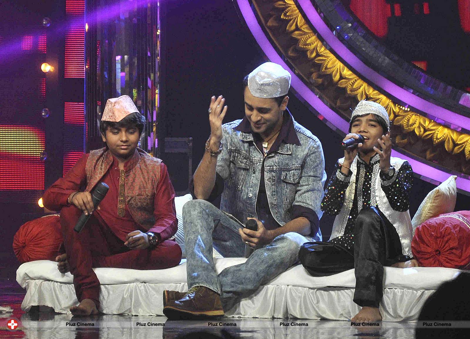Promotion of film Once Upon A Time in Mumbai Doobara on the sets of Indian Idol Junior Photos | Picture 529173