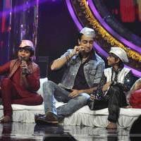 Promotion of film Once Upon A Time in Mumbai Doobara on the sets of Indian Idol Junior Photos | Picture 529156