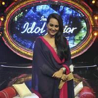 Sonakshi Sinha - Promotion of film Once Upon A Time in Mumbai Doobara on the sets of Indian Idol Junior Photos | Picture 529157