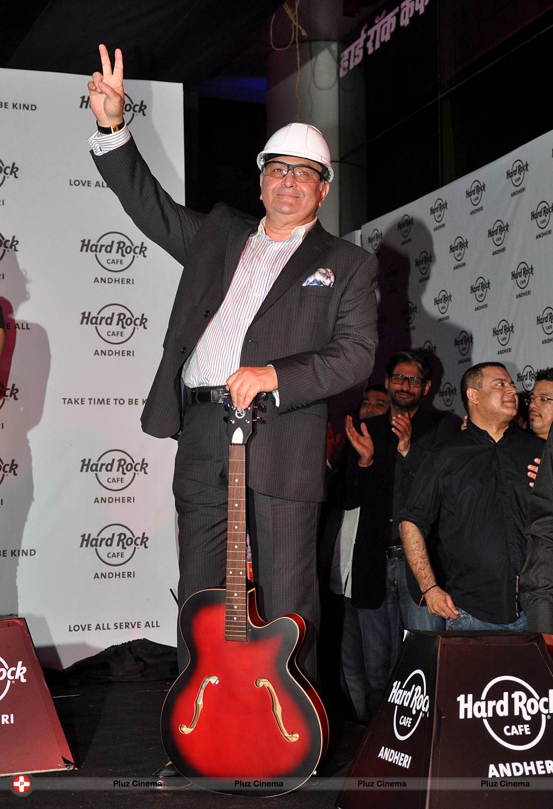 Rishi Kapoor - Launch party of Hard Rock Cafe Photos | Picture 559180