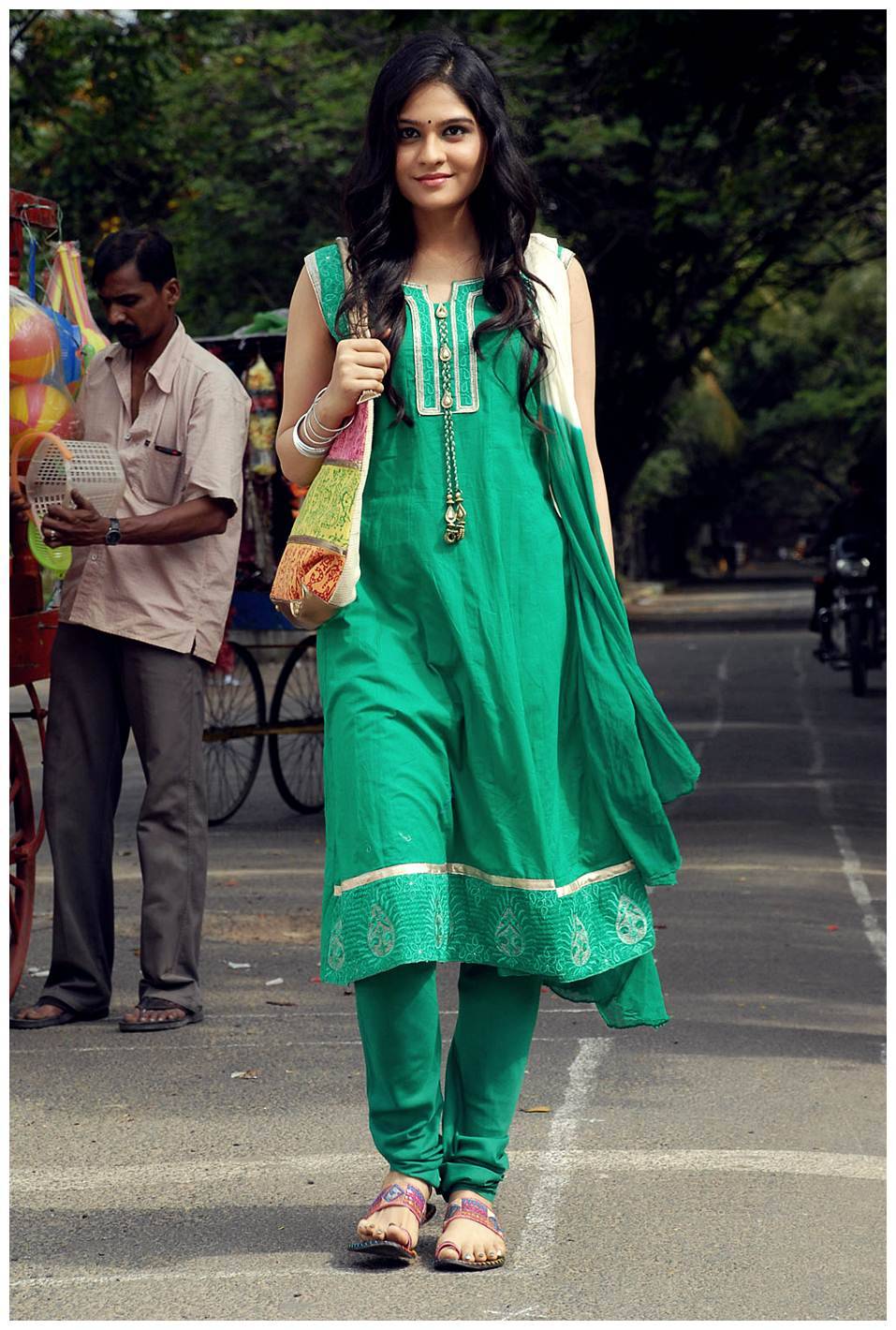 Vibha Natarajan - Summa Nachunu Irukku Movie Hot Photos | Picture 445694