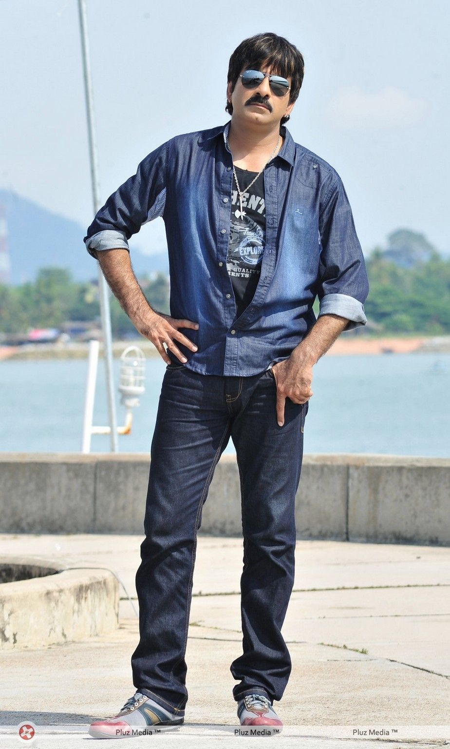 Ravi Teja - Devudu Chesina Manushulu Movie Latest Stills | Picture 249316