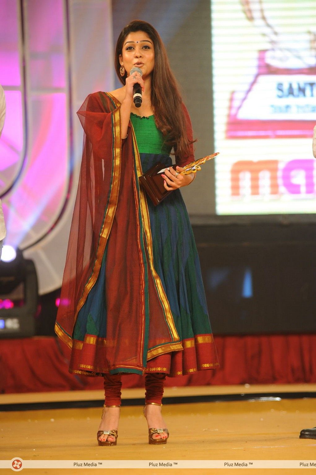 Nayanthara - Heroines at Santosham Film Awards 2012 - Photos | Picture 250159