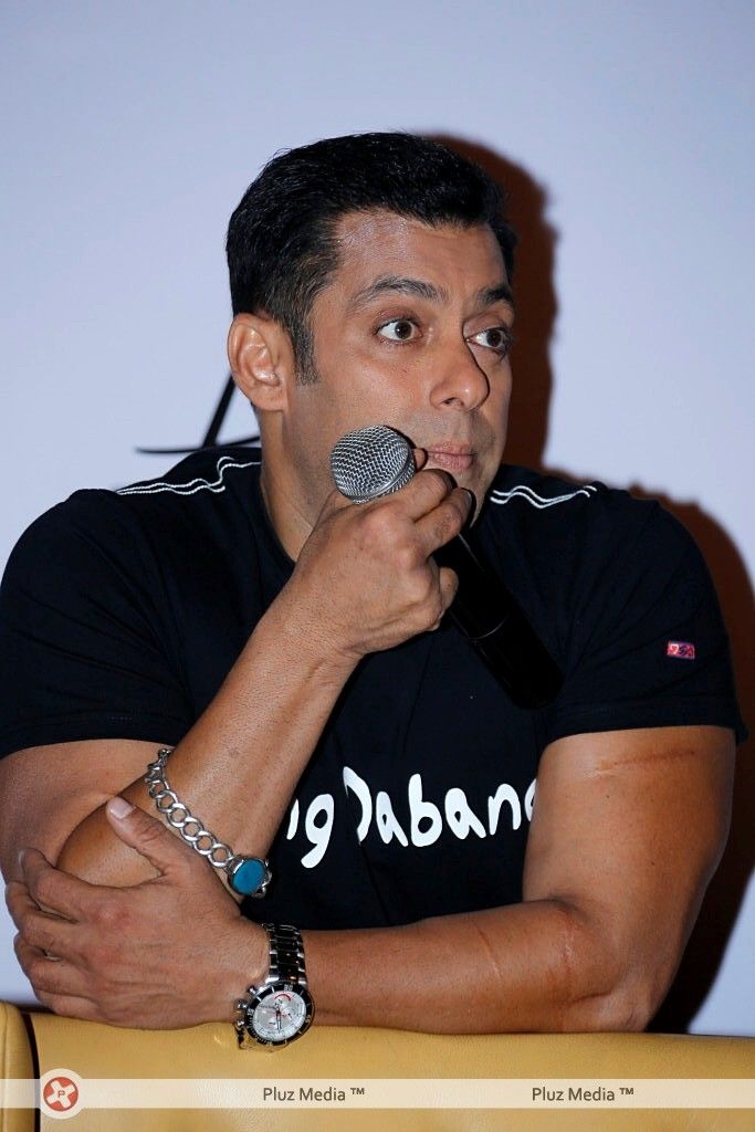 Salman Khan - Salman Khan Promotes Dabangg 2 at Park Hotel Stills | Picture 342974
