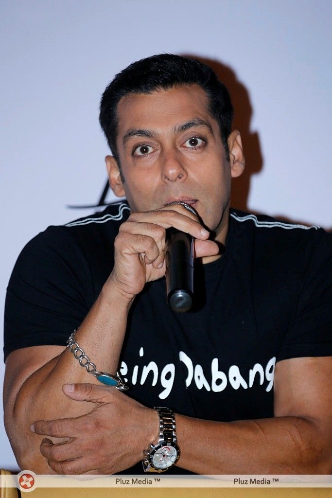 Salman Khan - Salman Khan Promotes Dabangg 2 at Park Hotel Stills | Picture 342985