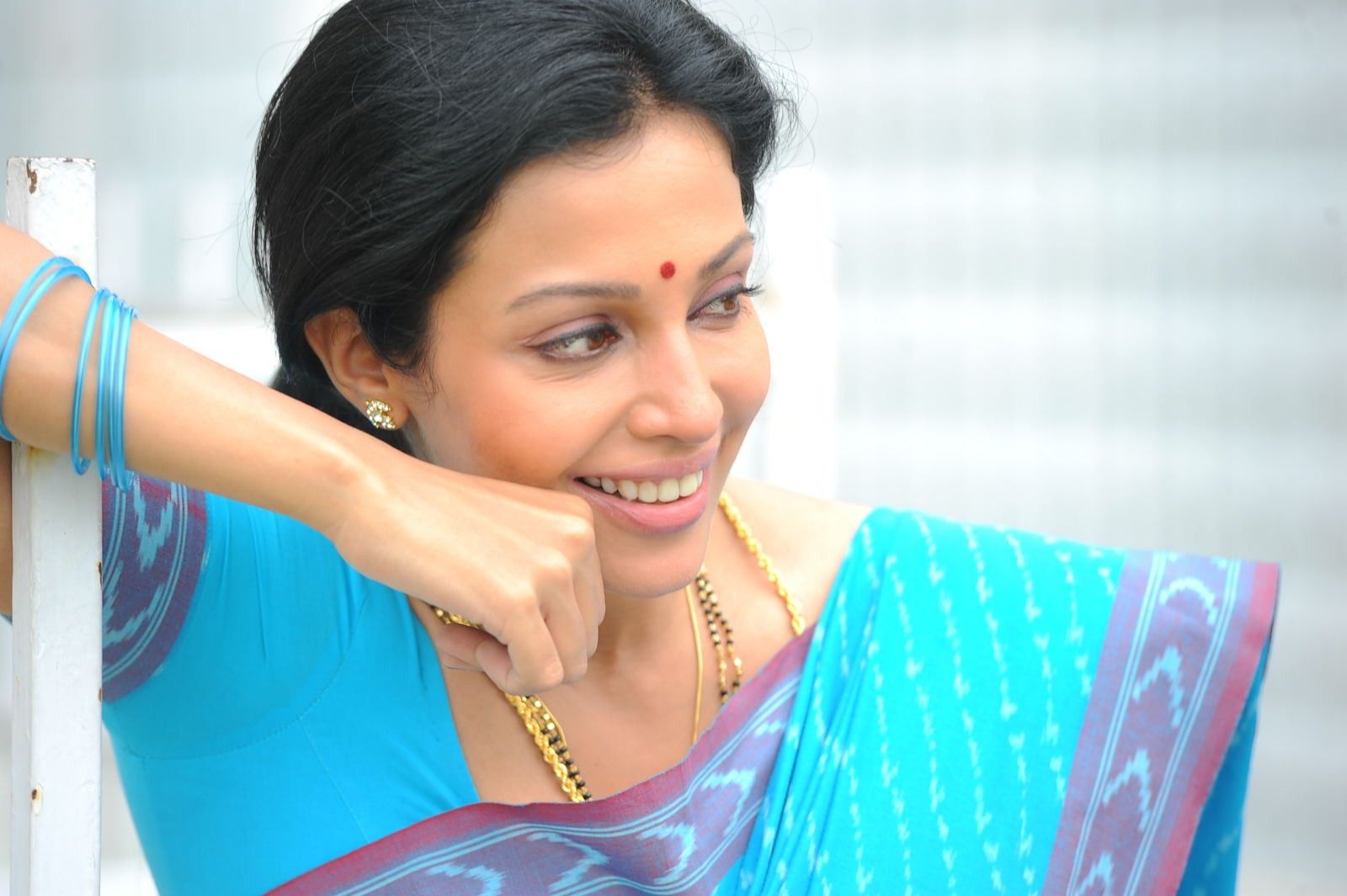 Asha Saini Saree Stills at Akasamlo Sagam Movie Press Meet | Picture 225975