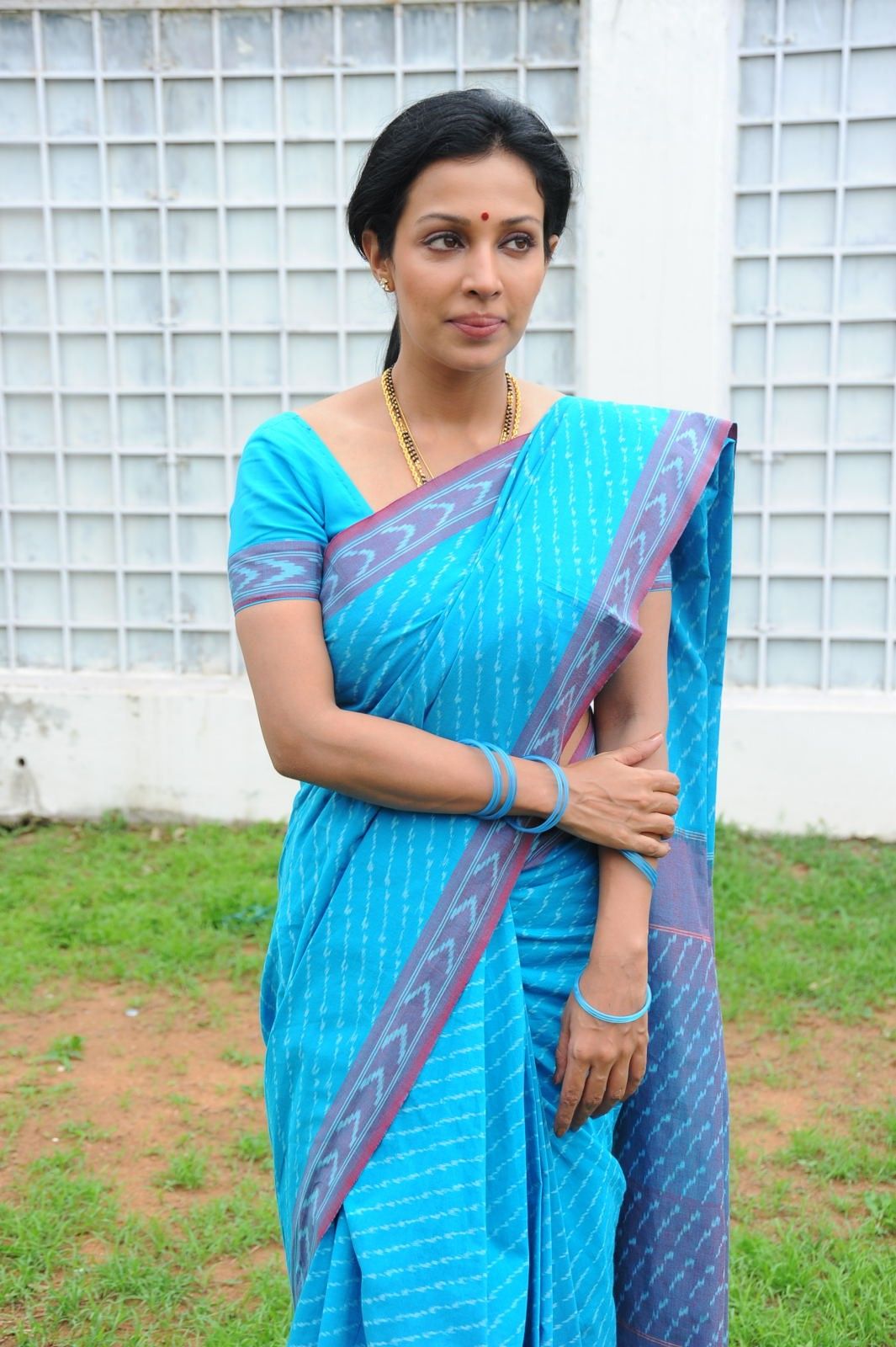 Asha Saini Saree Stills at Akasamlo Sagam Movie Press Meet | Picture 225982