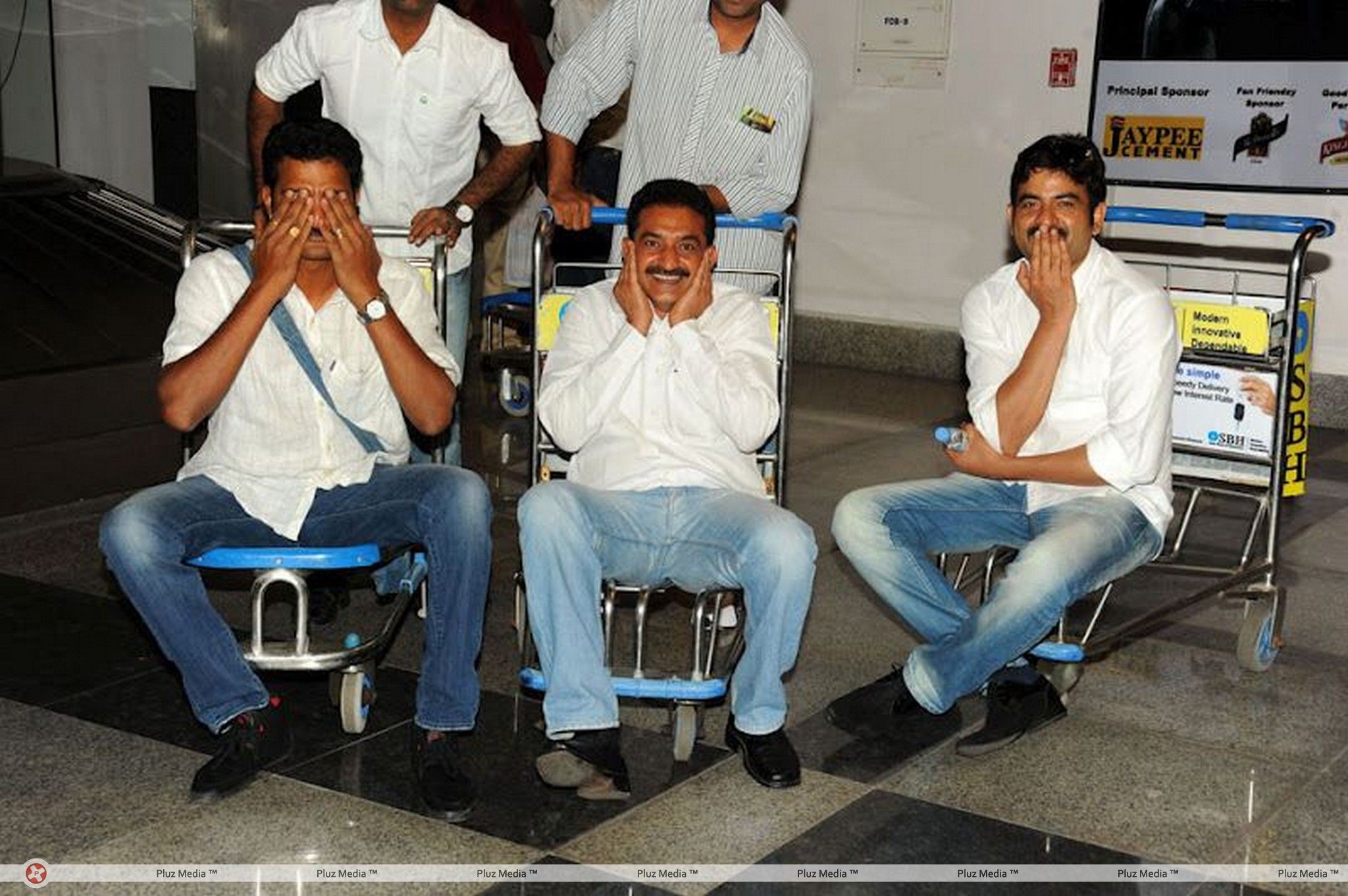 Tollywood Cricket Star Spotted at Vizag Airport - Stills | Picture 230404