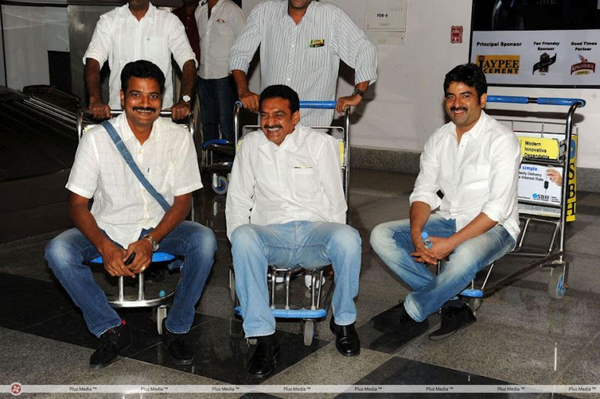 Tollywood Cricket Star Spotted at Vizag Airport - Stills | Picture 230406