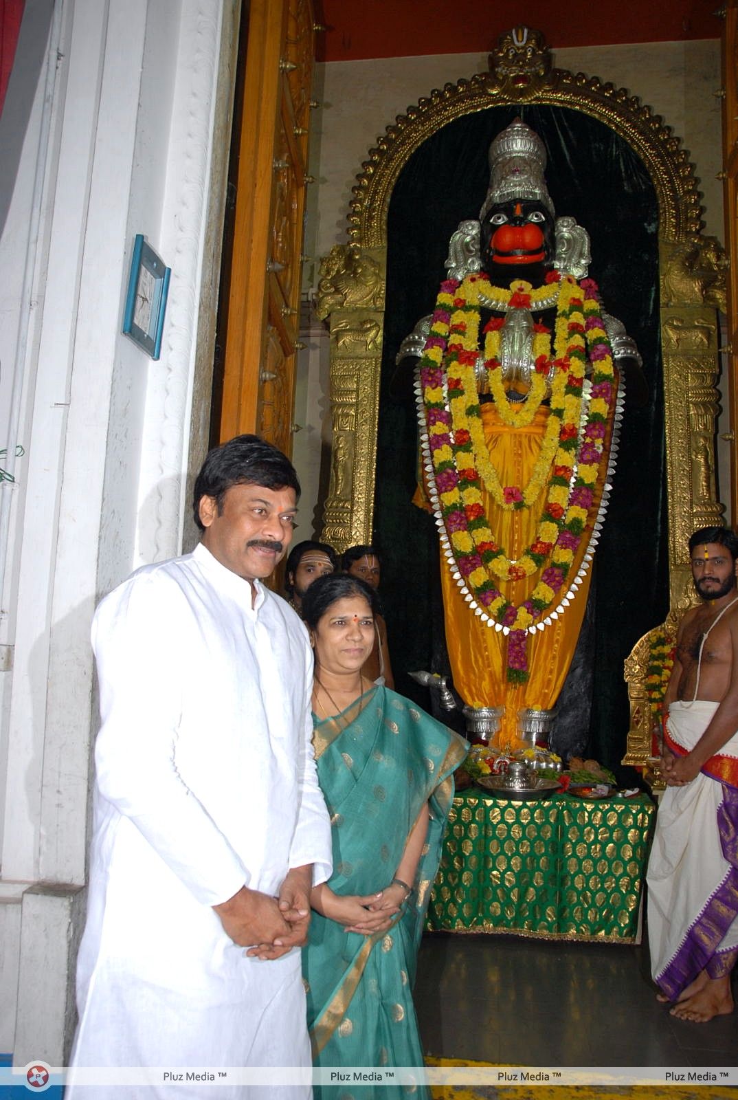 Chiranjeevi visits Film Nagar Temple Photos | Picture 318087