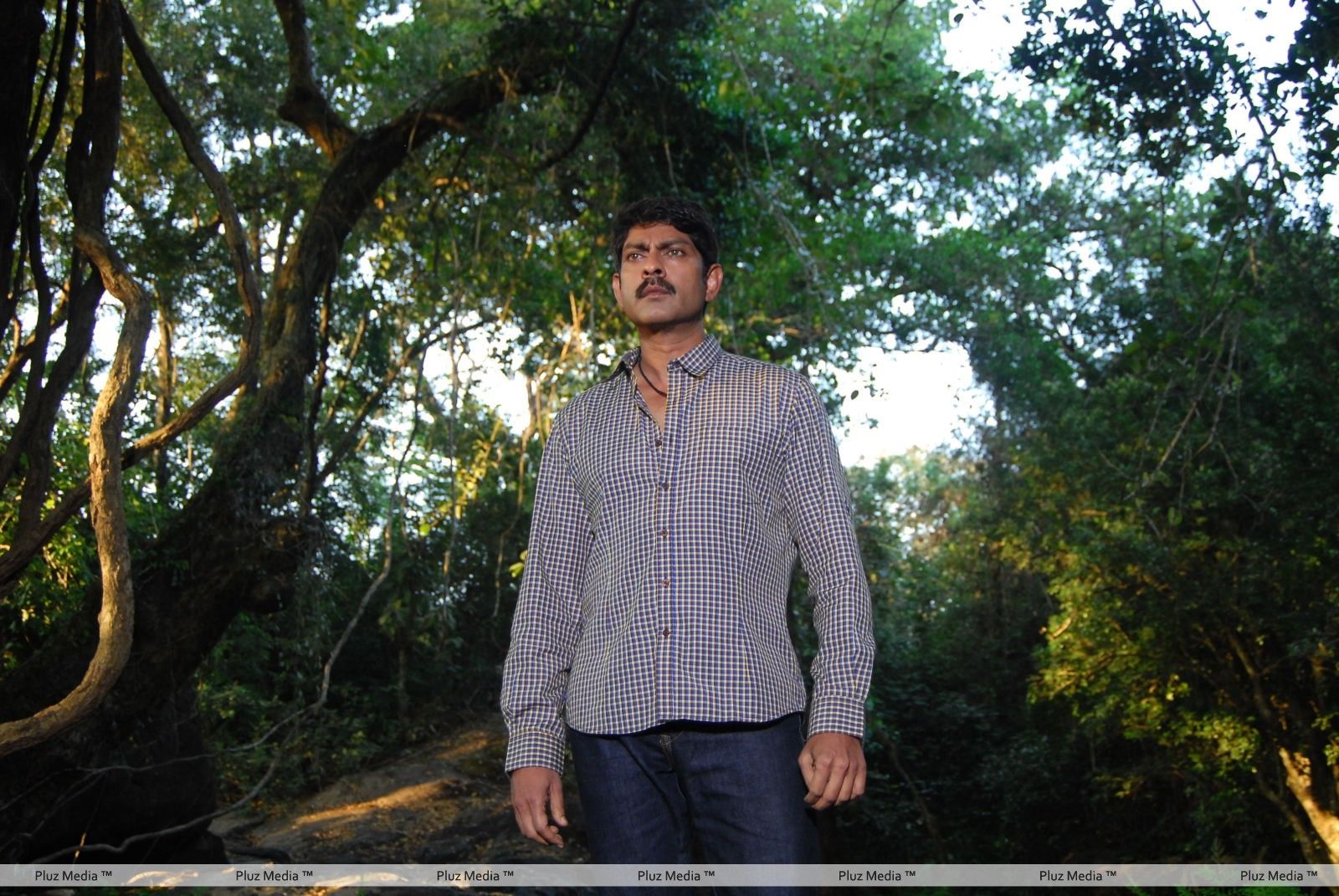 Jagapathi Babu - Aaru Telugu Movie Stills | Picture 271892