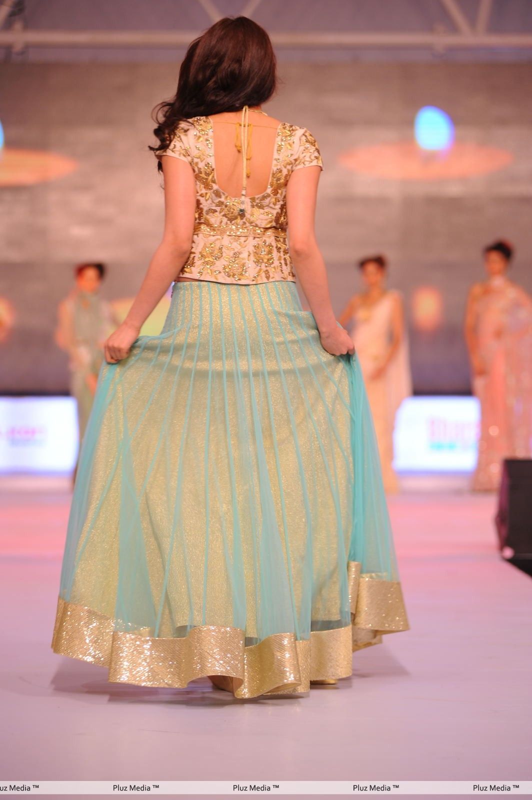 Pranitha - Heroines Ramp Walk at South Spin Fashion Awards Stills | Picture 271499