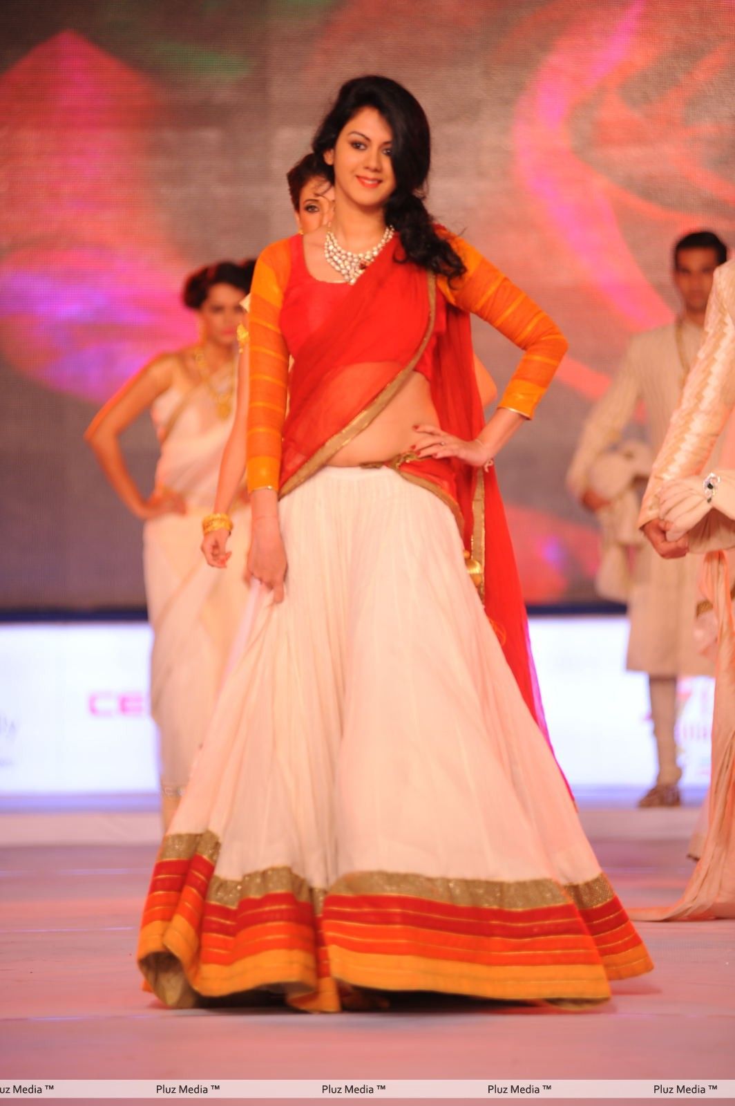Kamna Jethmalani - Heroines Ramp Walk at South Spin Fashion Awards Stills | Picture 271545
