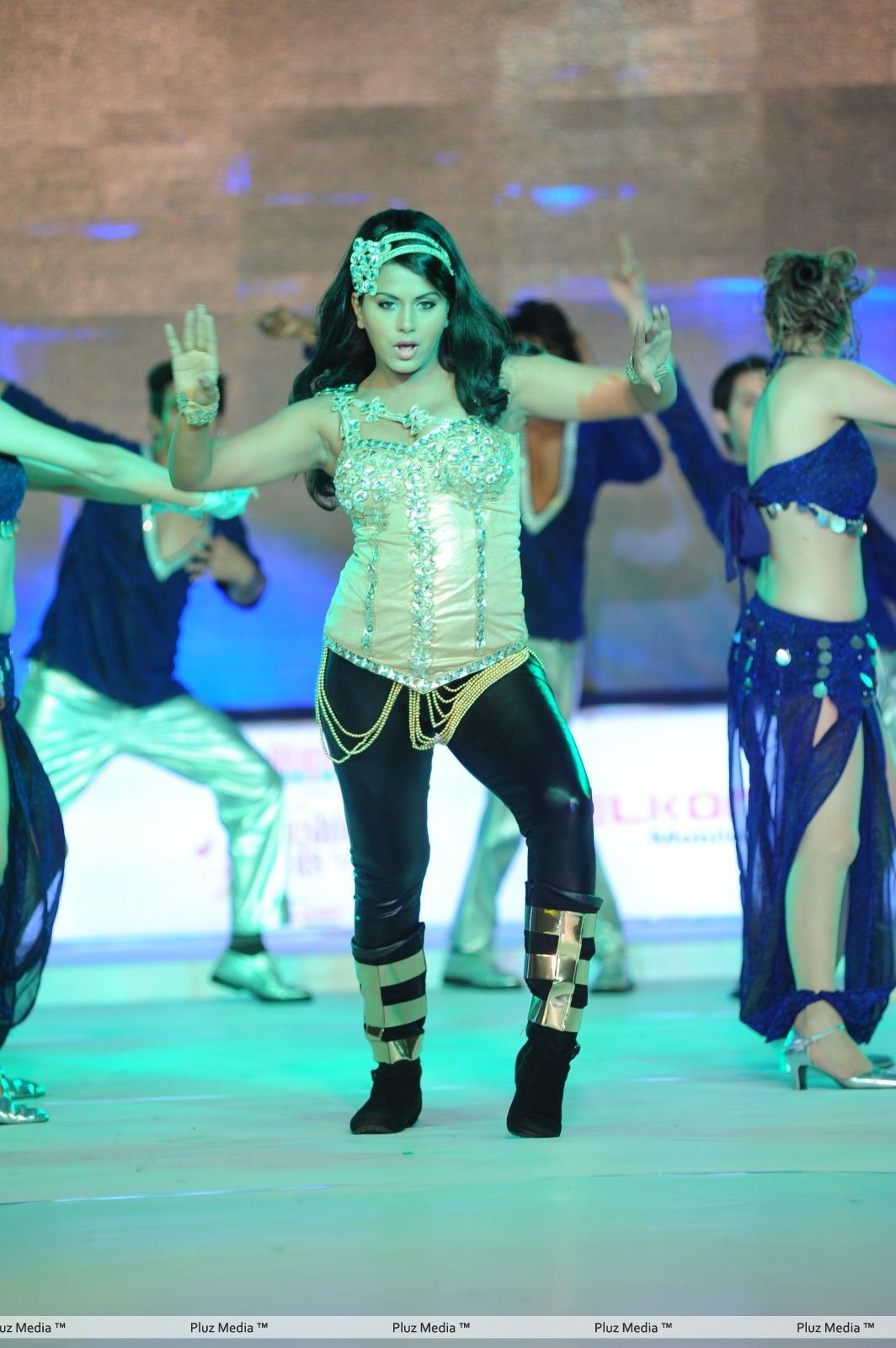 Madhu Shalini - Dances at SouthSpin Fashion Awards 2012 Pictures | Picture 271597
