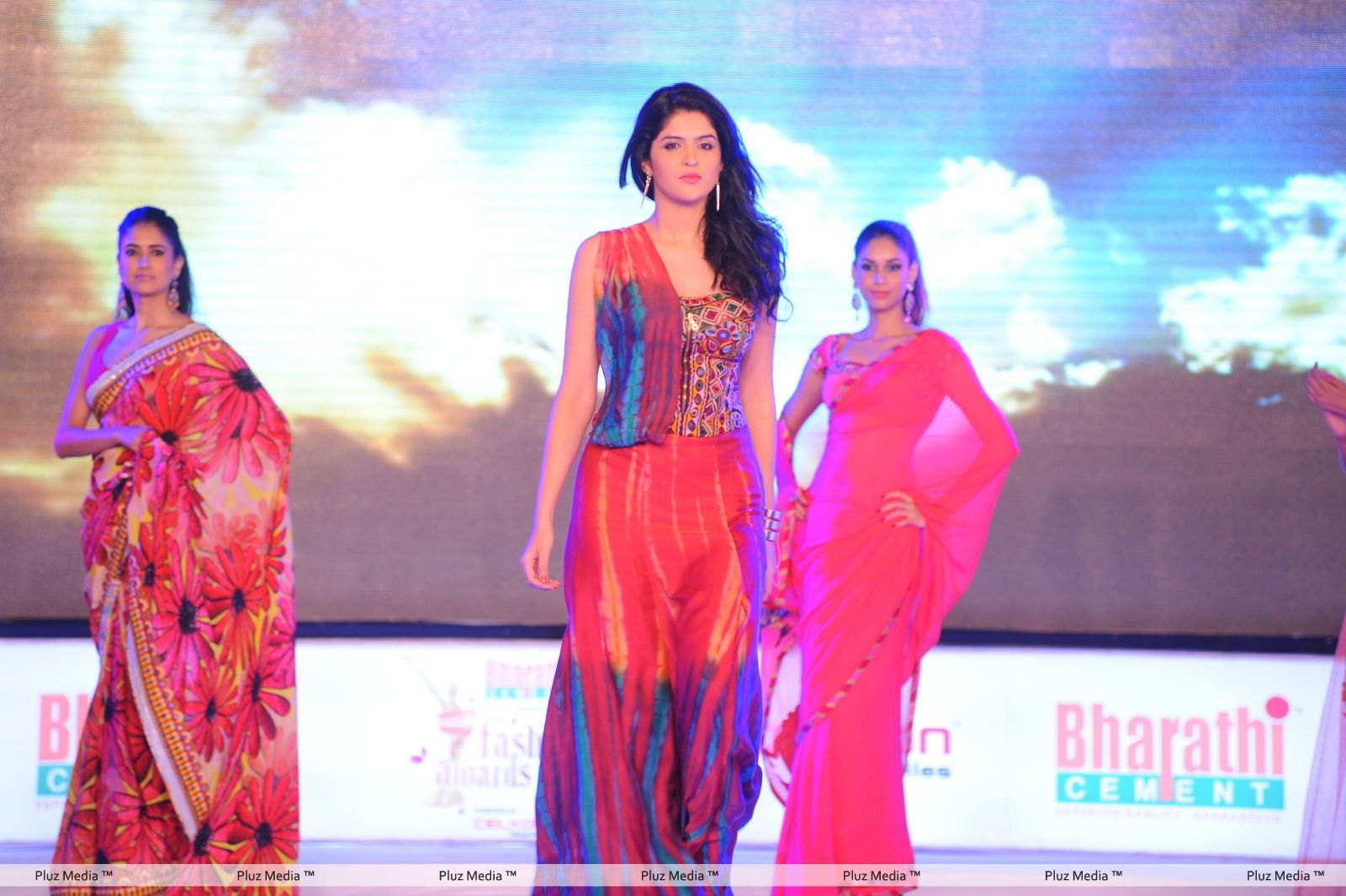 Deeksha Seth - Heroines Ramp Walk at South Spin Fashion Awards Stills | Picture 271383