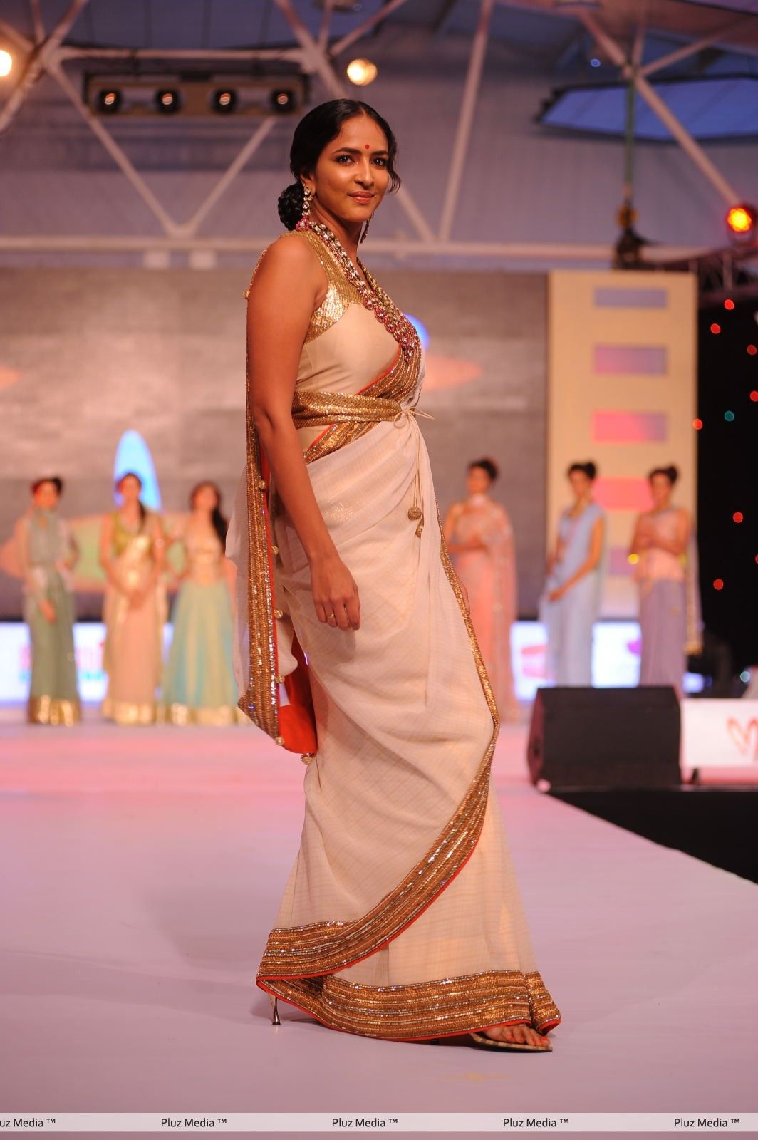 Lakshmi Prasanna - Heroines Ramp Walk at South Spin Fashion Awards Stills | Picture 271422