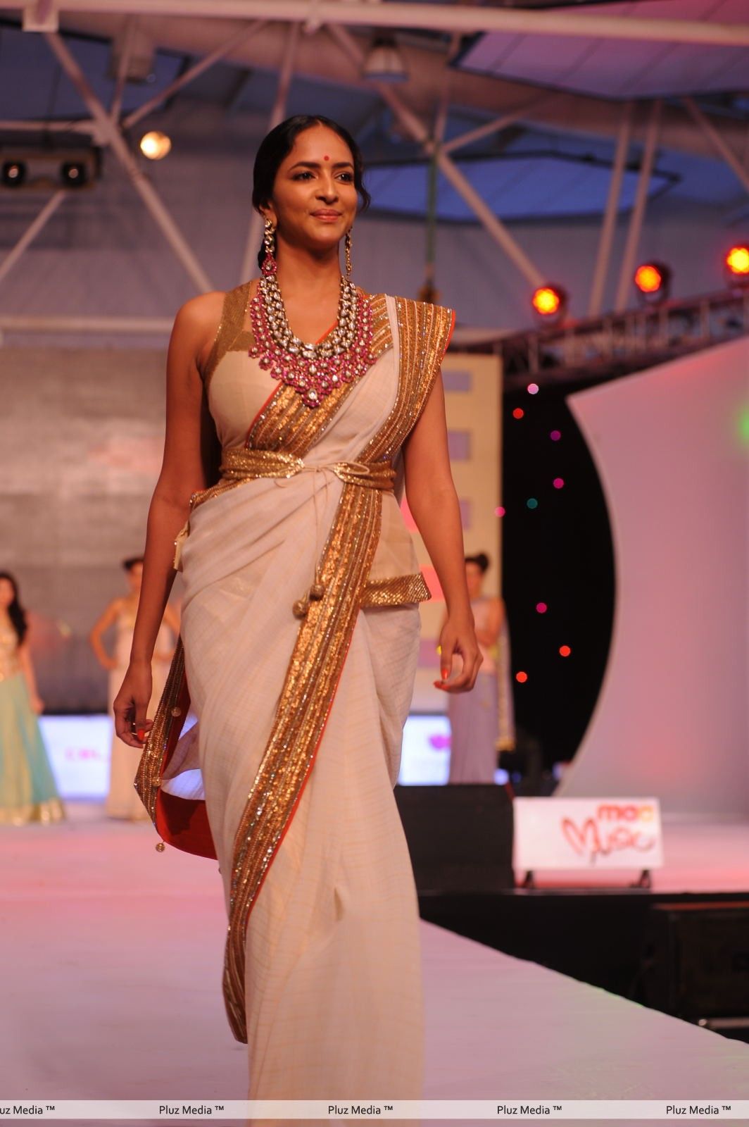 Lakshmi Prasanna - Heroines Ramp Walk at South Spin Fashion Awards Stills | Picture 271427
