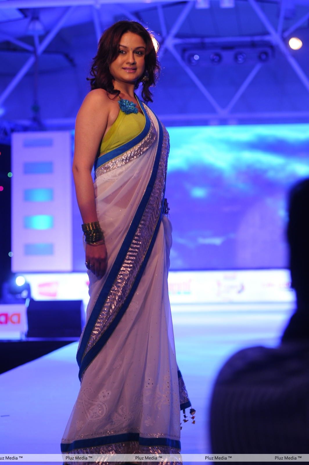 Sonia Agarwal - Heroines Ramp Walk at South Spin Fashion Awards Stills | Picture 271428