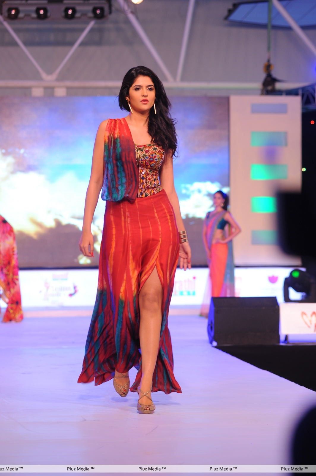 Deeksha Seth - Heroines Ramp Walk at South Spin Fashion Awards Stills | Picture 271465