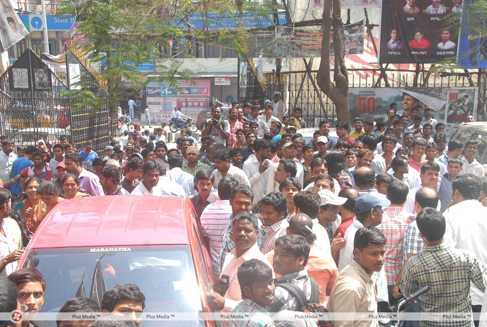 Baadshah Hungama at RTC X Roads Photos | Picture 425650
