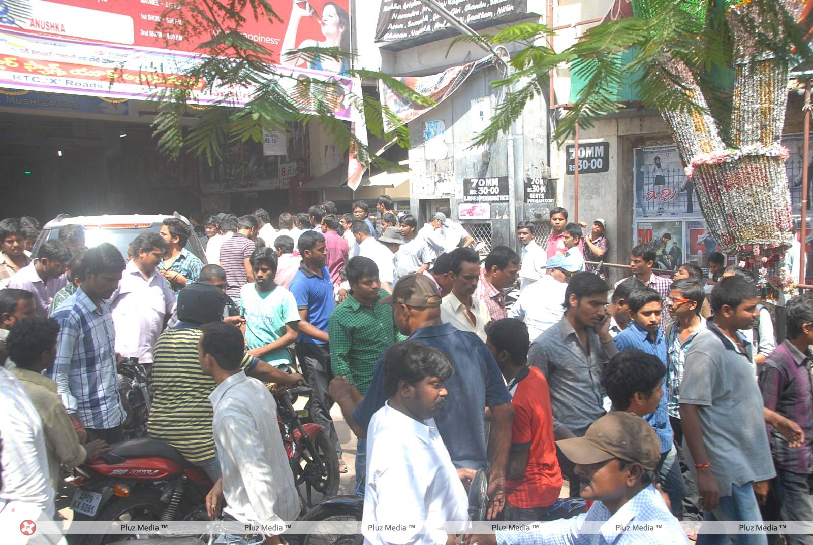 Baadshah Hungama at RTC X Roads Photos | Picture 425765