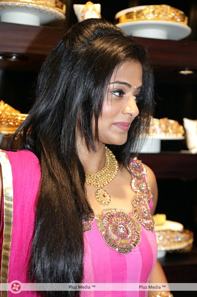 Priyamani - Priyamani Launches Jos Alukkas New Store Pictures | Picture 426474