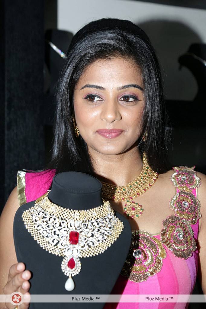 Priyamani - Priyamani Launches Jos Alukkas New Store Pictures | Picture 426480