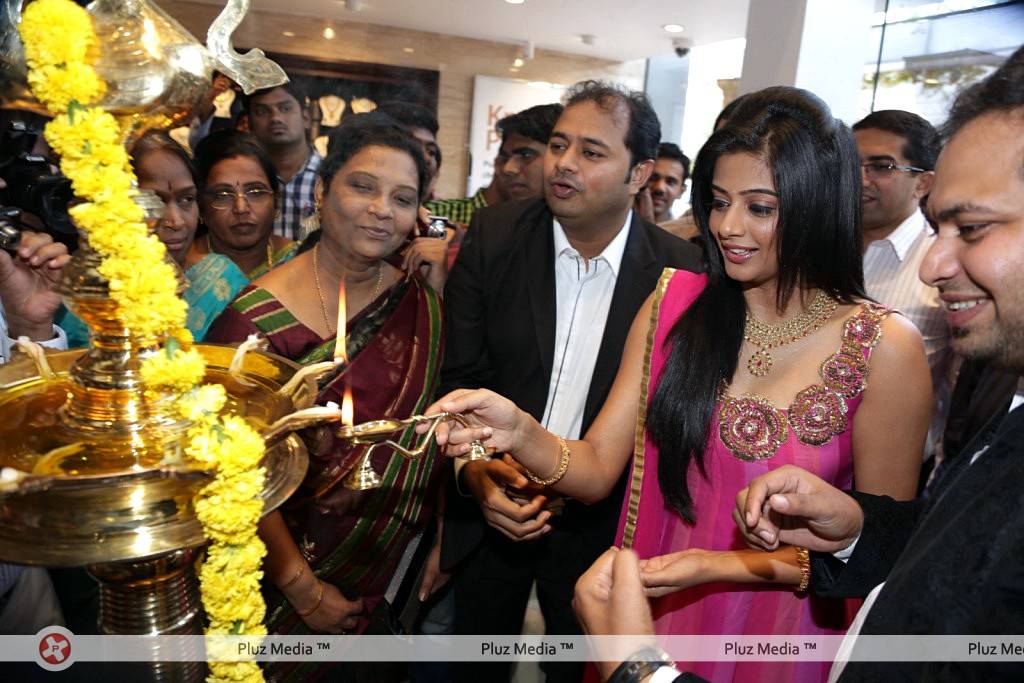 Priyamani - Priyamani Launches Jos Alukkas New Store Pictures | Picture 426493