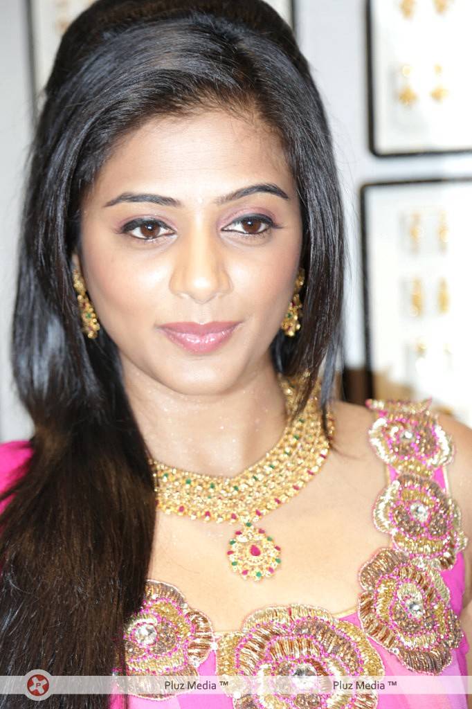 Priyamani - Priyamani Launches Jos Alukkas New Store Pictures | Picture 426499