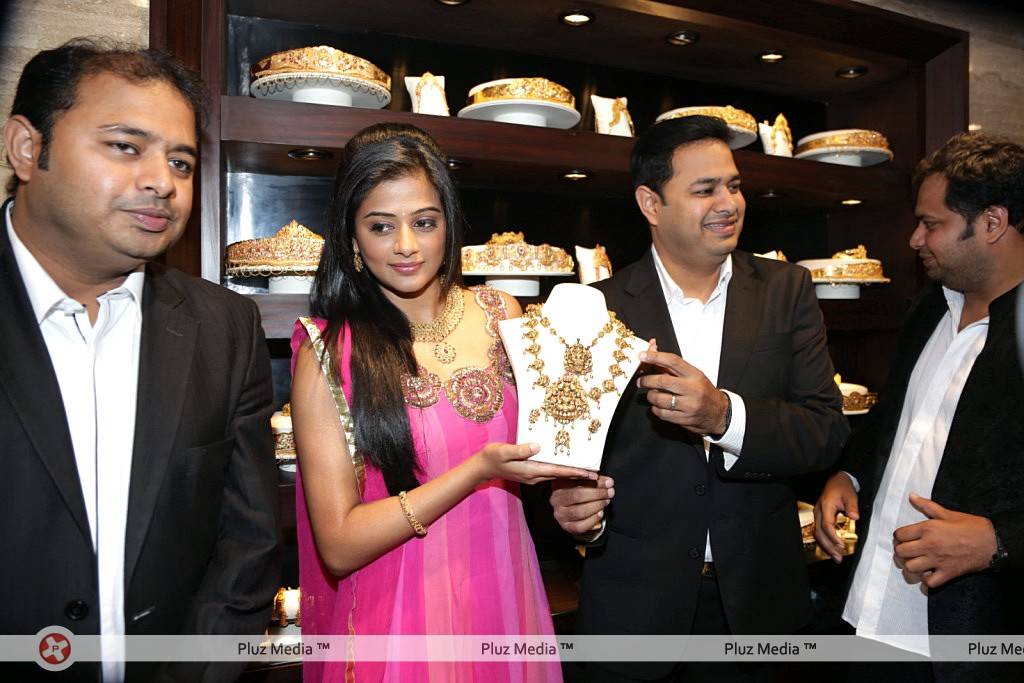 Priyamani - Priyamani Launches Jos Alukkas New Store Pictures | Picture 426504