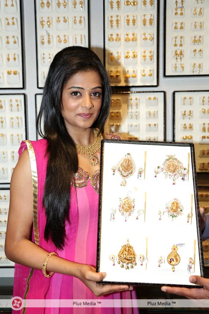 Priyamani - Priyamani Launches Jos Alukkas New Store Pictures | Picture 426506